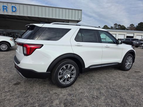 New 2026 Ford Explorer Platinum image 3