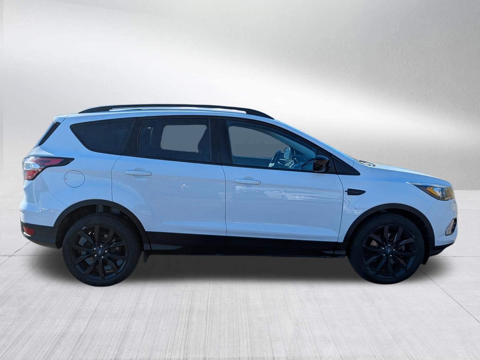 Used 2018 Ford Escape SE w/ SE Sport Appearance Package AWD/4WD image 8
