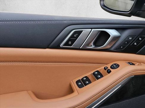 Used 2024 BMW X5 xDrive40i w/ Premium Package image 10