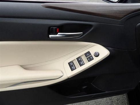 Used 2022 Toyota Avalon XLE image 10