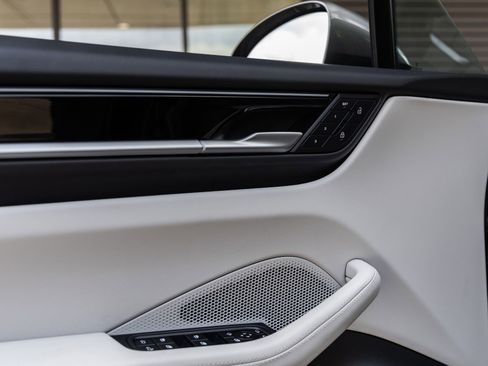 Certified 2025 Porsche Macan 4 Electric AWD/4WD image 19