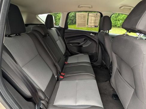 Used 2017 Ford Escape SE w/ SE Cold Weather Package AWD/4WD image 26