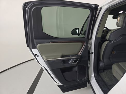 Used 2023 Rivian R1T Adventure image 17