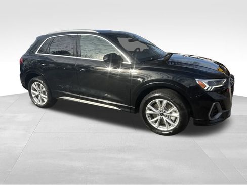 Used 2025 Audi Q3 2.0T Premium image 2