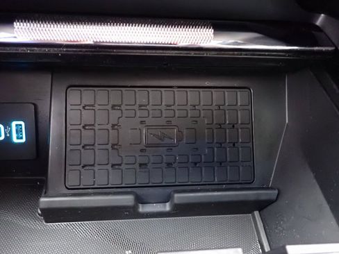 Used 2024 Ford F150 Platinum image 6