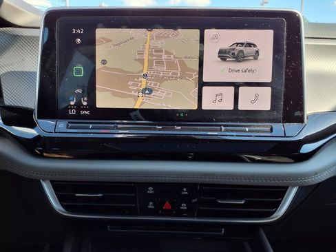 Certified 2024 Volkswagen Atlas Peak Edition SEL image 25