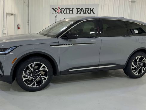 New 2026 Lincoln Nautilus Premier image 6