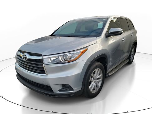 Used 2016 Toyota Highlander LE image 3