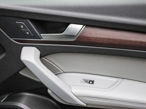 Used 2022 Audi Q5 e Prestige w/ Prestige Package image 20