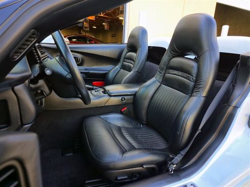 Used 2004 Chevrolet Corvette Convertible w/ Preferred Equipment Group RWD image 17