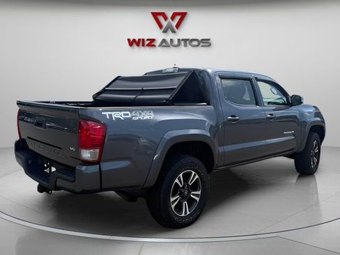 Used 2017 Toyota Tacoma TRD Sport w/ Tow Package AWD/4WD image 5