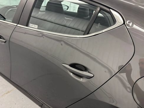 Used 2019 MAZDA MAZDA3 Hatchback w/ Preferred Package FWD image 35