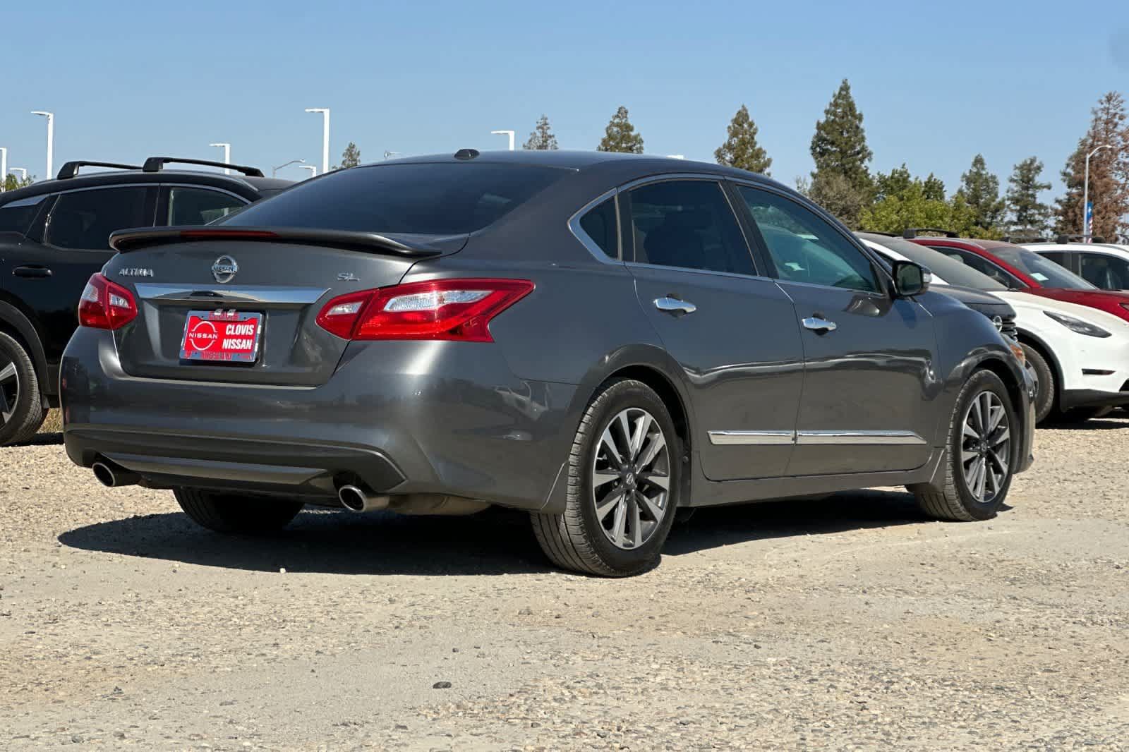 Used 2016 Nissan Altima 2.5 SL w/ 2.5 Technology w/LED Package FWD image 3