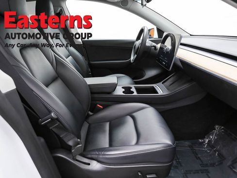 Used 2022 Tesla Model Y Long Range image 21