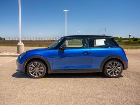 Used 2025 MINI Cooper 2-Door Hardtop FWD image 4