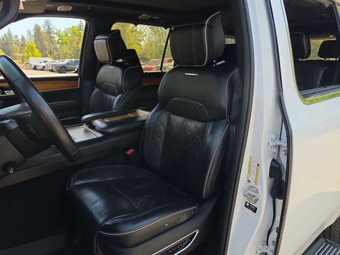 Used 2022 Jeep Grand Wagoneer Series III w/ Rear Seat Video Group 1 AWD/4WD image 11
