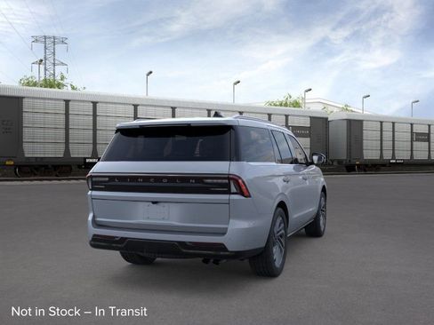 New 2026 Lincoln Navigator Reserve AWD/4WD image 8