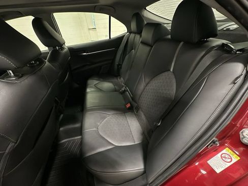 Used 2018 Toyota Camry XSE FWD image 15