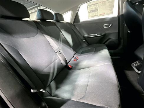 New 2025 Kia K4 LXS image 17