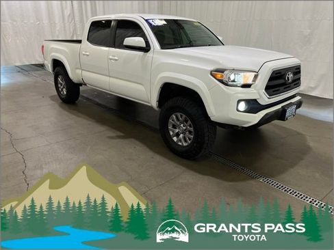 Used 2016 Toyota Tacoma SR5 w/ SR5 Appearance Package (SN) AWD/4WD image 1