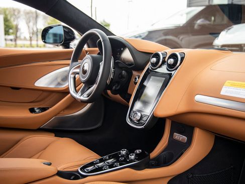 Used 2023 McLaren GT RWD image 43