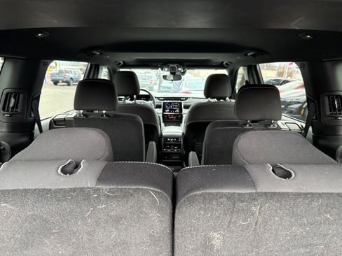 Used 2024 Jeep Grand Cherokee L Laredo w/ Luxury Tech Group I image 10