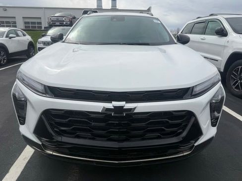 Used 2025 Chevrolet Trax ACTIV w/ Sunroof Package image 2