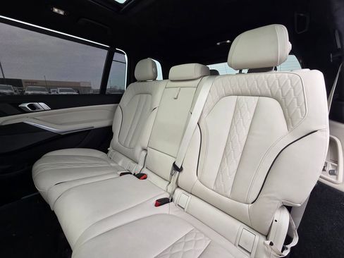 Used 2021 BMW X7 xDrive40i w/ M Sport Package image 23