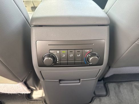 Used 2010 Toyota Highlander 2WD image 16