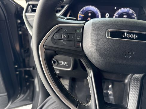Used 2024 Jeep Grand Cherokee Laredo X RWD image 18