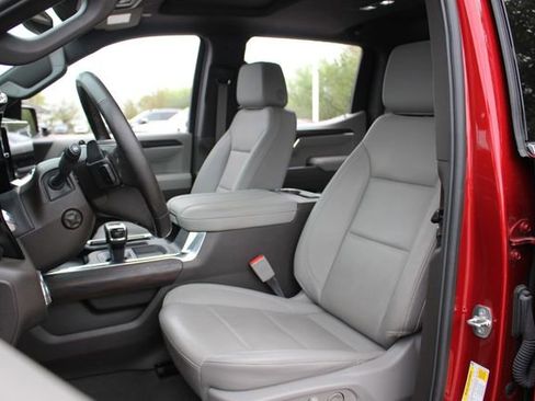 Used 2024 GMC Sierra 1500 SLT image 11