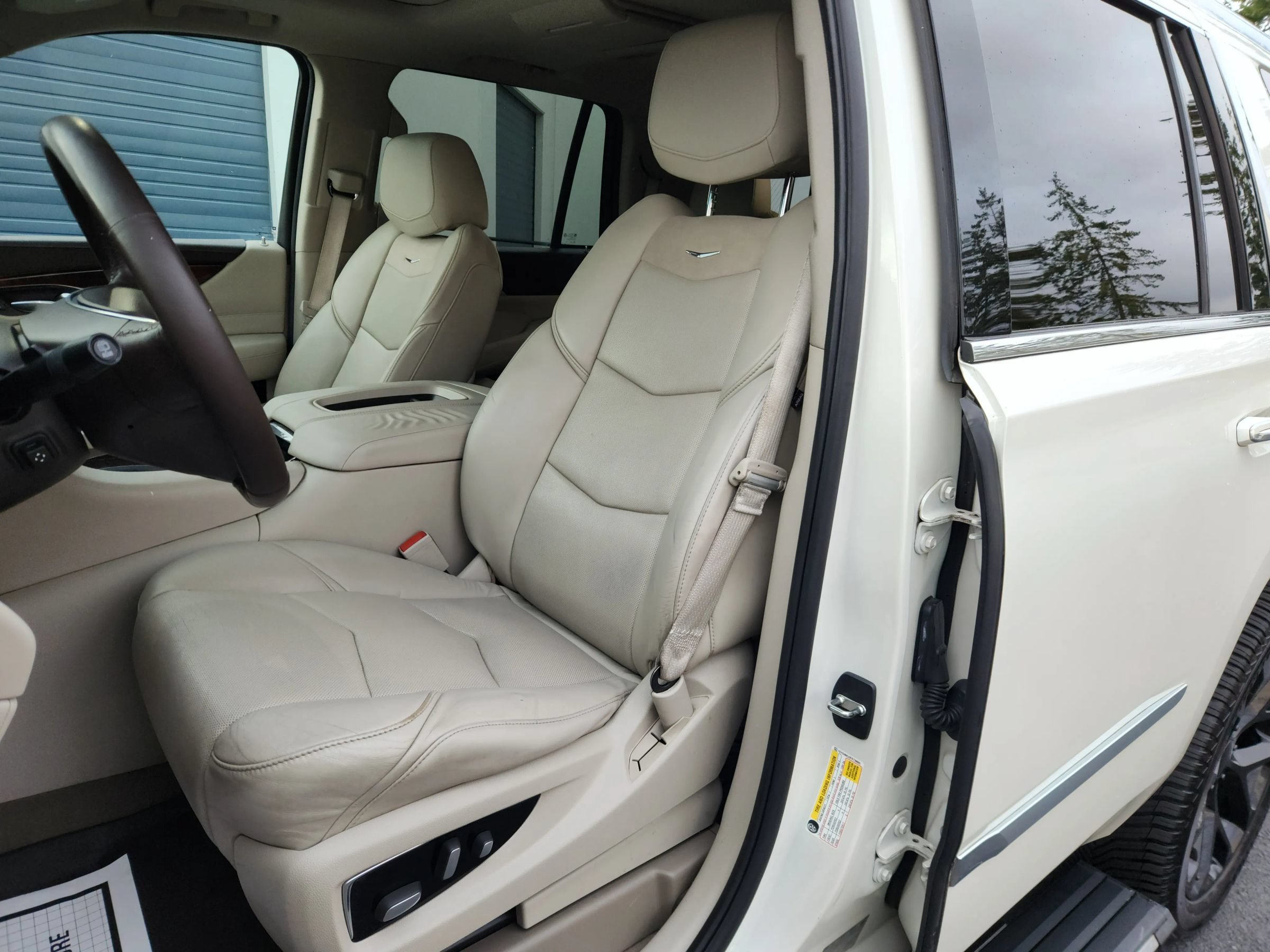 Used 2015 Cadillac Escalade Premium AWD/4WD image 7