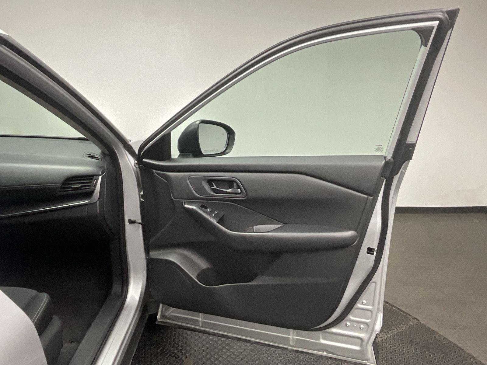 Used 2024 Nissan Rogue S FWD image 22