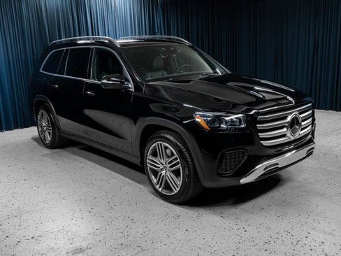 Certified 2025 Mercedes-Benz GLS 450 4MATIC image 3