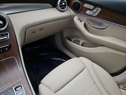 Used 2022 Mercedes-Benz GLC 300 4MATIC image 24