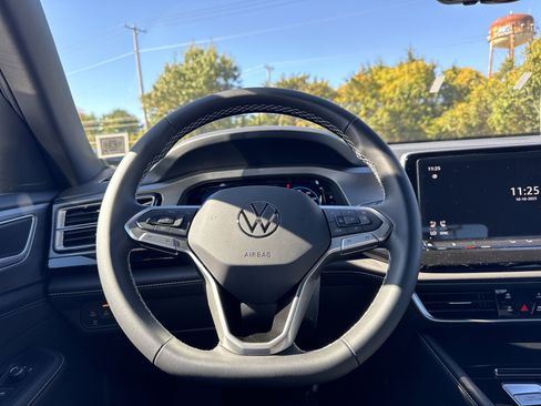 New 2026 Volkswagen Atlas Cross Sport SE image 14