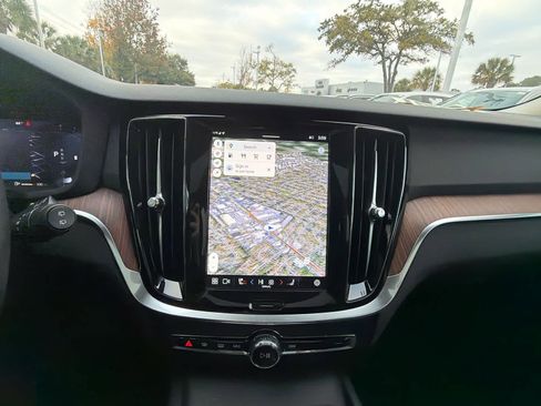 Certified 2025 Volvo V60 B5 Cross Country Plus image 31