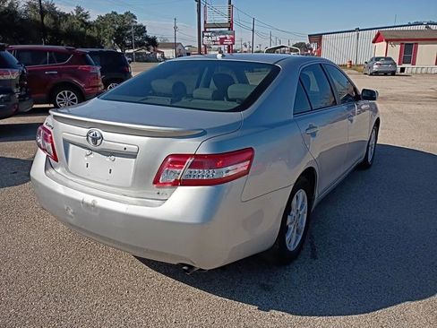 Used 2011 Toyota Camry XLE image 5