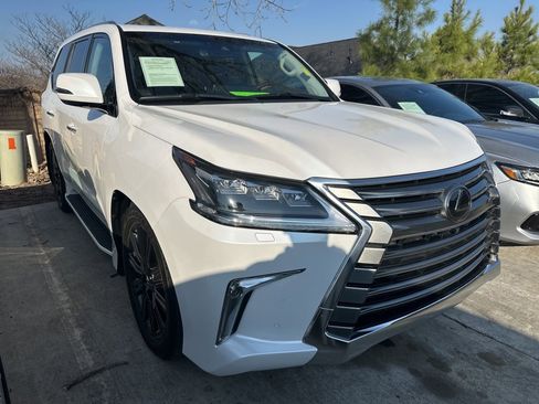 Used 2021 Lexus LX 570 4WD w/ Luxury Package image 2