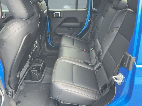 New 2025 Jeep Gladiator Sport image 13