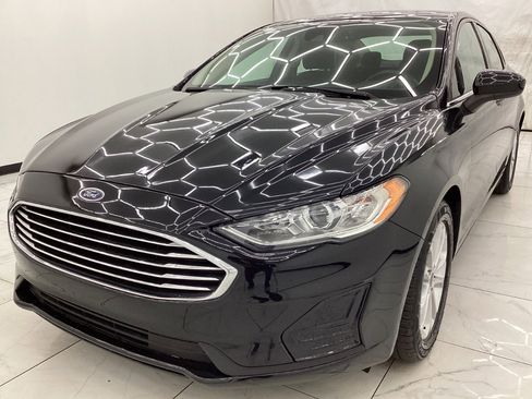 Used 2020 Ford Fusion SE image 1