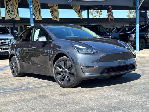 Used 2024 Tesla Model Y Long Range image 2