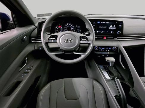 Used 2023 Hyundai Elantra SEL FWD image 5