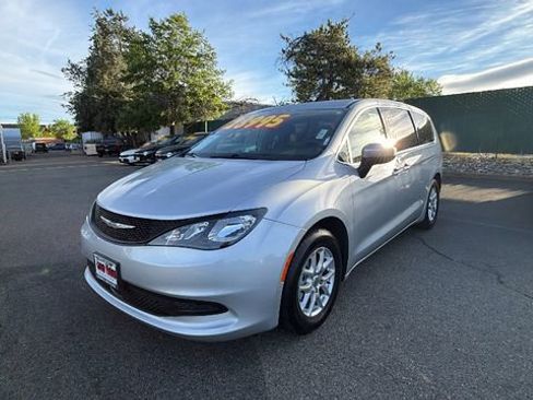 Used 2023 Chrysler Voyager LX image 1