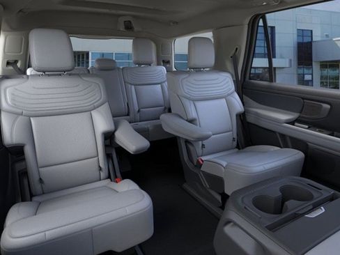 New 2025 Ford Expedition Platinum w/ Platinum Ultimate Package image 11