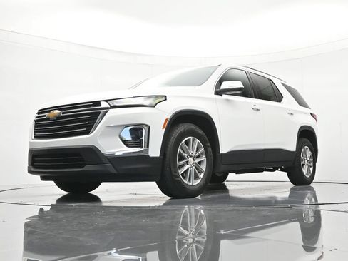 Used 2023 Chevrolet Traverse LT FWD image 37