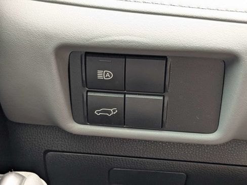 Used 2022 Toyota Highlander XLE FWD image 28