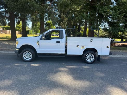 Used 2018 Ford F250 XL w/ STX Appearance Package AWD/4WD image 2