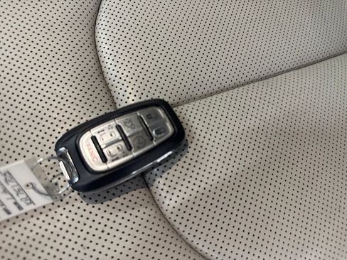 Used 2019 Chrysler Pacifica Limited image 30