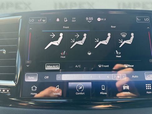 Used 2023 Chrysler Pacifica Touring-L FWD image 18